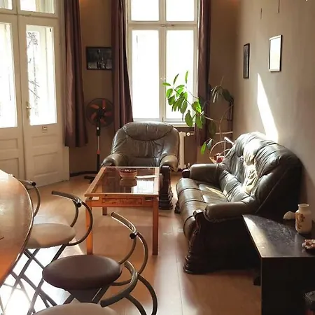 Vintage Private In The Heart Of The Downtown *